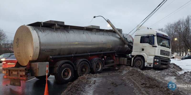 чп на заводе сеспель. цистерны на заводе. высота вагона цистерны для перевозки светлых нефтепродуктов. работа для цистерны. цистерны модель 15-1534,.