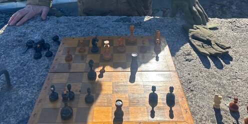 5. 56. Если шахматист а играет белыми фигурами то он выигрывает у шахматиста. Если гроссмейстер а играет белыми то 0. 52 0.