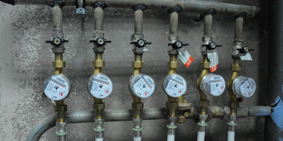 Отключение горячей воды и отопления. Ртс горячая вода. Схема подключения водоснабжения через бойлер. Схема рециркуляции гвс с бойлером косвенного нагрева в частном доме. Схема подключения бойлера циркуляция воды.