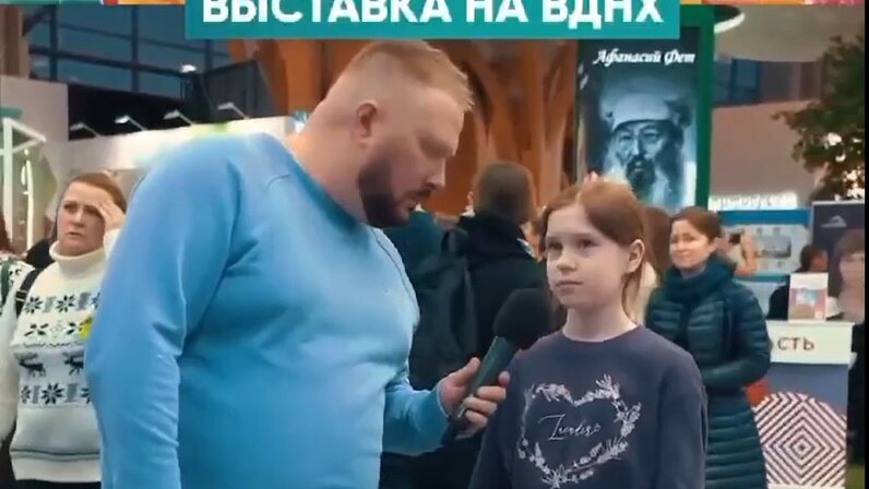 Человек просит прощения. Попросить девушку помочь. Женщина извиняется. Женщина молится. Девушка просит картинки.