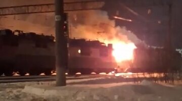 обозначение локомотива сигналами. обозначение снегоочистителя. огни при движении локомотива. ограждение сигналами электровоза. сигналы применяемые для обозначения поездов и локомотивов.