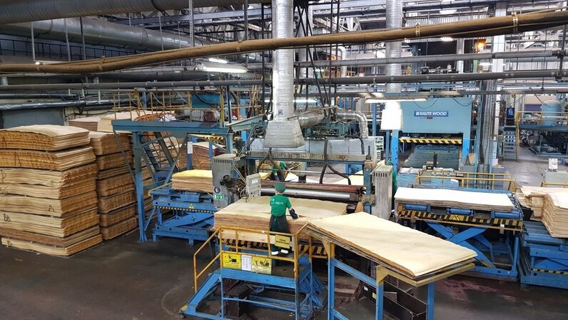 Производственный и технологический процесс. Сотрудник производства. Требования к помещению общепита. Автоматизированные системы производства. Организация хранения товаров на складе.