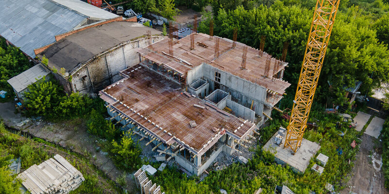 Некрасиво как пишется. Некрасивый как пишется. Далеко некрасиво. Симметричные черты лица. Женщина с большим носом.