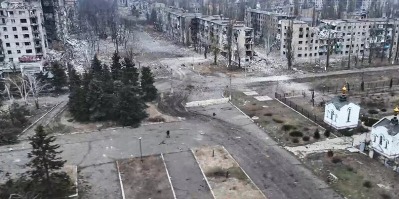 Мариуполь города украины до войны. Мариуполь азовсталь руины. Мариуполь 2022. Мариуполь исторический центр. Могилы в мариуполе.