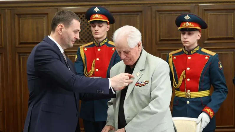 Уголовные дела эргардт петр алексеевич фото Дмитрий Демешин вручил первые юбилейные медали к 80-летию Победы Дзен