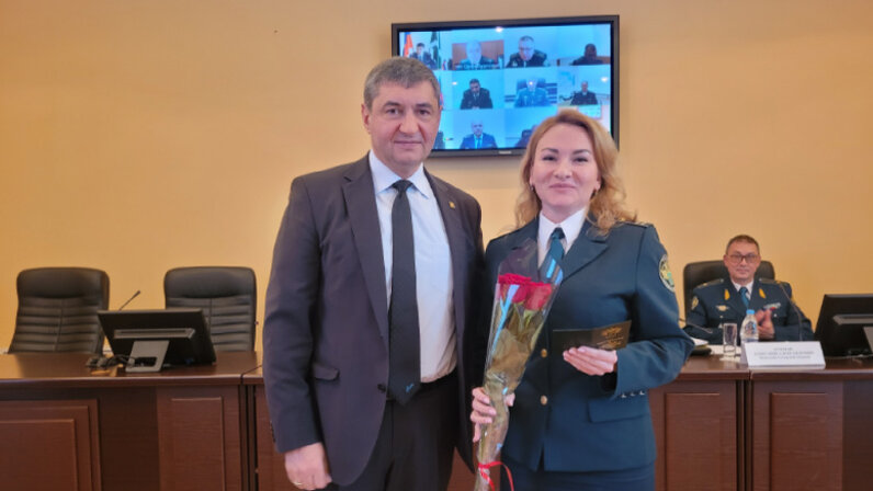 Первый день на работе после отпуска. Последний день на работе. Новая должность цитаты. Смешная фотосессия в офисе. На раьотупосле отпуска.