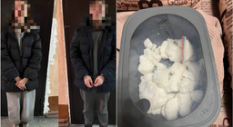 Смешное предложение руки и сердца. Мужчина делает предложение девушке. Сделал предложение мем. Предложение руки и сердца. Этот парень сделал своей девушке.