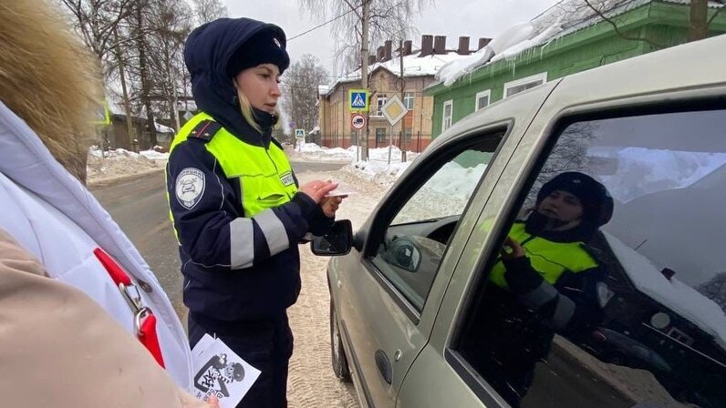 пешеходы нарушают. наруение прравил дорожногтодвижения. пешеходы нарушают. пешеход нарушивший правила дорожного движения. пешеходы нарушители.