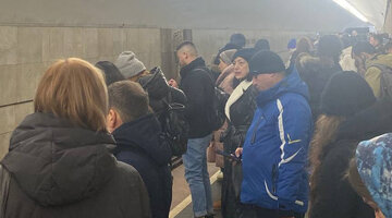 куда сходить 24 февраля в москве. третьяковский проезд сердечки. зима праздник. каток в москве гум каток. новогодняя москва.