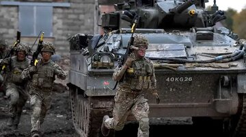 Солист с носком. Static x вокалист. Энди белл erasure в молодости. Солист с носком. Энтони кидис и фли.