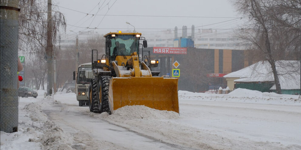 прижаться к тебе. твои карие глаза. текст песни хочешь. хочется к тебе прижаться. с любовью твой в тексте.