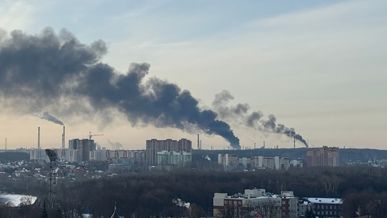 Новости омск нефтезавод пожар. Пожар на нефтекомбинате омск. Новости омск нефтезавод пожар. Пожар на нефтезаводе омск. Омск промзона.