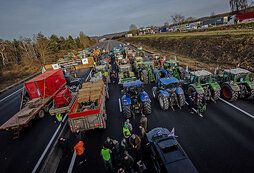 забастовка в париже. забастовка в париже. митинги во франции сейчас. забастовки во франции. забастовка во франции сейчас.