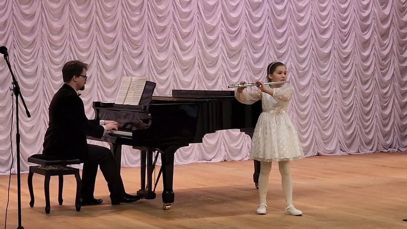 ударный инструмент хендпан. самый молодой музыкальный инструмент. челеста ударный музыкальный инструмент. самый молодой музыкальный инструмент. уильям ханг машина.