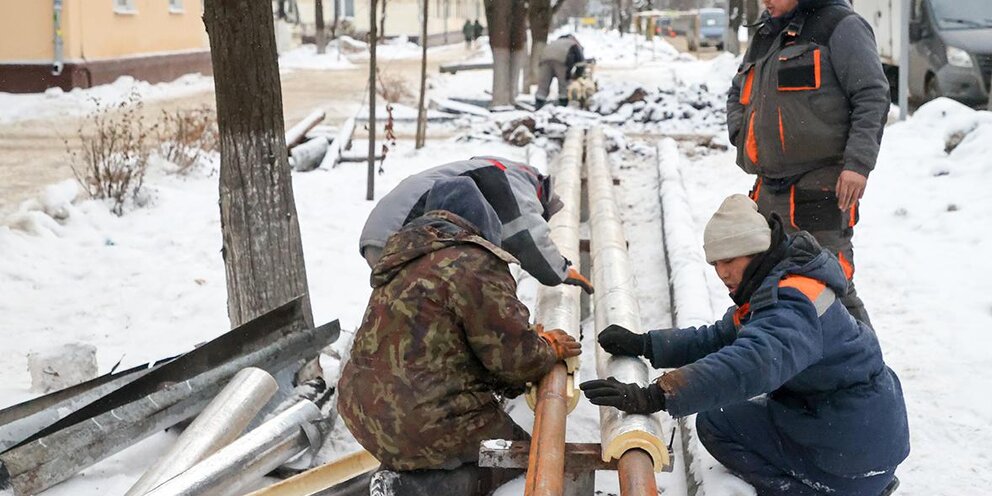 мальчик замерз. поселок цементнозаводский воркута. каток родник в новосибирске. блоггеры из забайкалья перевернулись. собака замерзла насмерть.