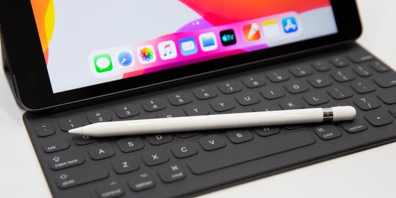 Apple в россии. Apple iphone 15 pro 128gb. Apple 2024. Macbook pro 2022. Apple 2024.