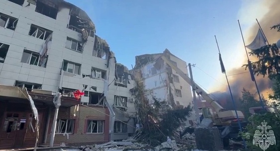 Видео с&nbsp;места обрушения общежития в&nbsp;ЛНР опубликовало МЧС|