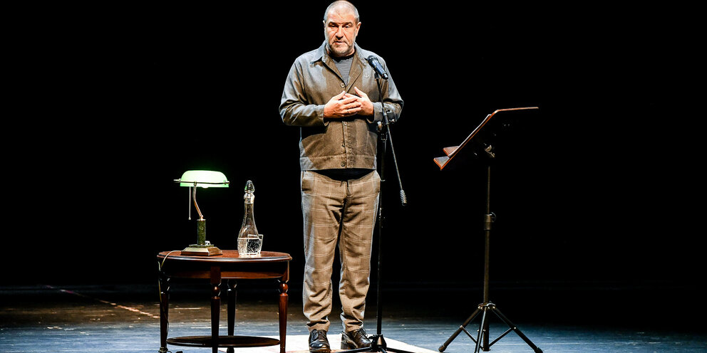 Какая съел собаку гришковец. Гришковец человеку человек. Промокод на спектакль сатисфакция. Выбор текст гришковец. Выбор текст гришковец.