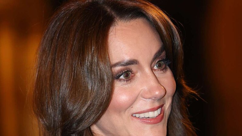 Kate rehi под кроватью