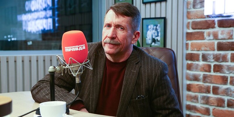 Карлсон. Карлсон, который живёт на крыше (мультсериал, 2002). Карлсон арт. Карлсон спокойствие только. Малыш и карлсон.