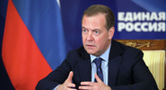 Медведев: &laquo;Единая Россия&raquo; не позволит кандидатам прятать политический статус|