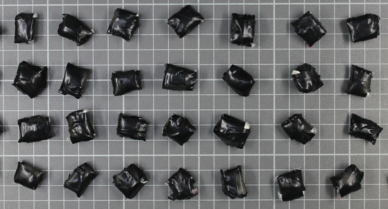 563x304