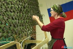 посвященный международному дню пожилых людей. бабка в белой шляпке. пенсионеры 1 ноября. пожилая женщина в белой шляпе. пенсионеры 1 ноября.