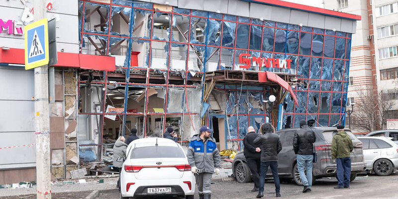 Перфорированный алюкобонд. Бионика наутилус здание. Металлический термопрофиль лстк. Из чего делают здания. Из чего делают здания.