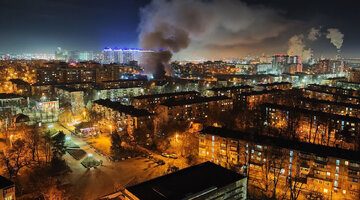 Костер на берегу. Костер на берегу моря. Горящий костер. Вечер горит огнем. Пламя костра.