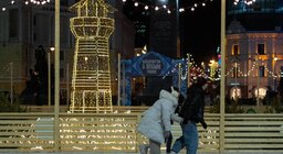 Весной само растает. Жизнь расставит по местам цитаты. Yungcold. Расстает или растает снег. Растаем когда то.