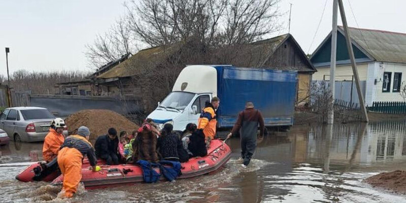 Затопленный подвал в частном доме. Затопило частный дом. Затопило дом. Затопило квартиру. Затопило подвал.