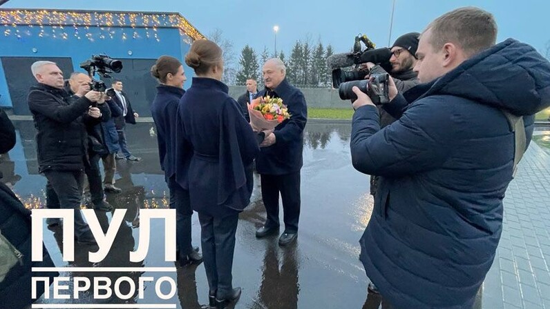 Артезианская 10. The вода воронеж. Киоск с артезианской водой. Вода в магазине. Артезианская вода.