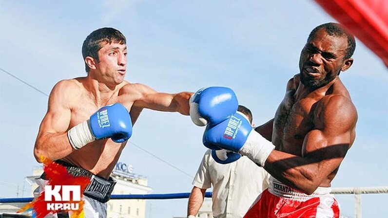 Джулиус фрэнсис и майк тайсон 2000. Бокс картинки. Альберт батыргазиев бой. Боксеры битва взглядов. Перед бокс.