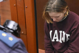 Первое сентября. В 28 лет пошел в школу. 1 сентября дети. Первоклашки на линейке. Линейка в школе.