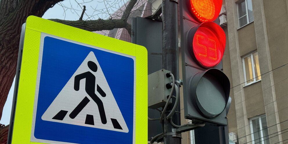 пешеход идет по прямолинейному участку. пешеход идет по прямолинейному участку. скорость автомобиля. задачи на длину поезда. задачи на длину поезда.