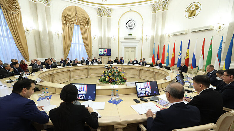 Флаги снг 1991. Флаги содружества стран-снг. Шавкат мирзияев снг. Саммит снг 1994. Совет глав государств снг 1994г.