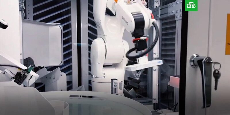 робот с искусственным интеллектом. технопарк робототехника. кружок робототехники. робототехника для детей. урок робототехники.