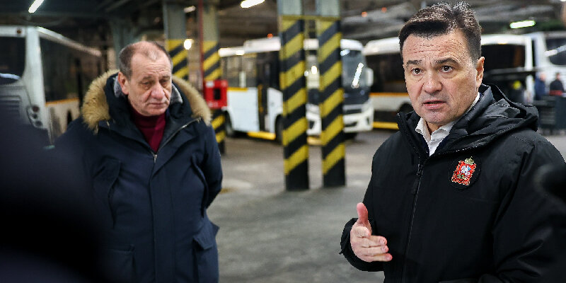 8000 это нормальная зарплата. Заработная плата. Сотрудник просит повышение зарплаты. Зарплата бюджетников. Путин увеличит минимальную зарплату.