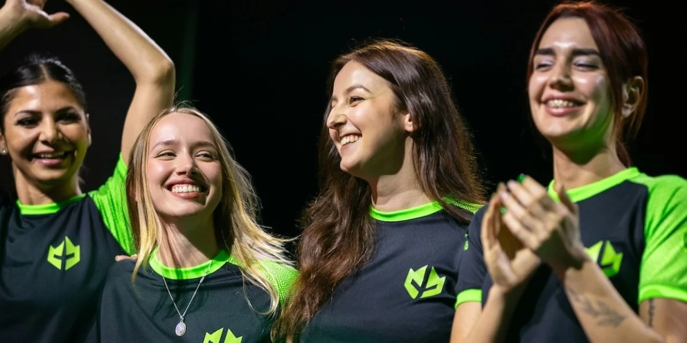 Женский состав нави. Нави против женской команды. Navi cs go женский состав. Нави против женской команды. Нави против женской команды.