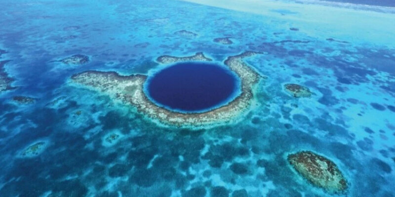 Ученые обнаружили в Мексике самую глубокую «голубую дыру» на планете