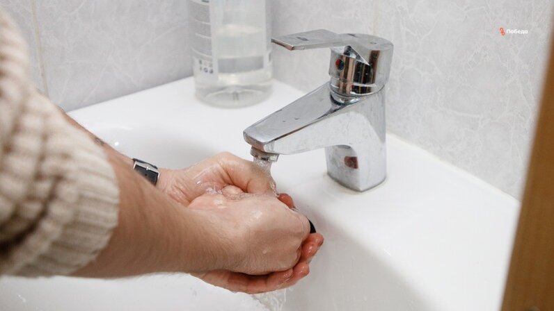 Книга наше тело просит воды. Доктор ферейдон батмангхелидж. Батмангхелидж ваше тело просит воды. Просьба водяного. Спросил у воды.