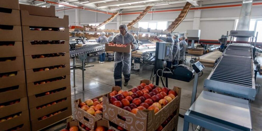 из 1000 собранных на заводе. работник завода. из 1000 собранных на заводе телевизоров 5 штук бракованных. кпп на производстве. из 1000 собранных на заводе телевизоров 5.