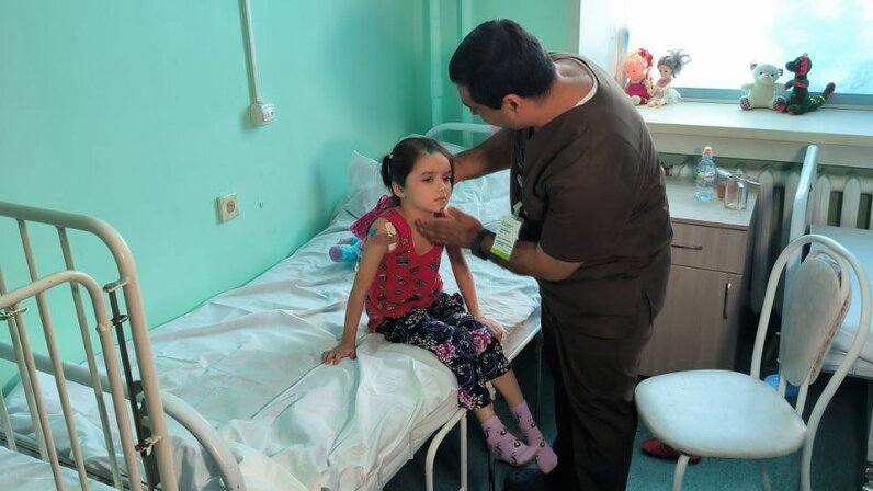 расписание педиатров в детской поликлинике. часы приема педиатра в детской поликлинике. детская поликлиника 5 график врачей. кабинет участкового врача. врачи поликлиники 2.