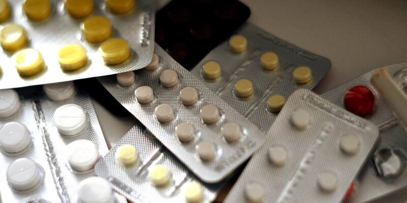 аптека белые берега. белая аптека новосибирск официальный сайт. название аптек в новосибирске. надпись аптека белая. аптека белые берега.