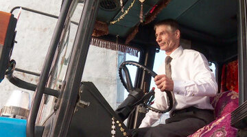 вакансии тракторист калуге. тракторист механизатор. тракторист. лицо тракториста. машинист мтз.