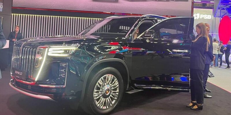 Китайский джип Hongqi