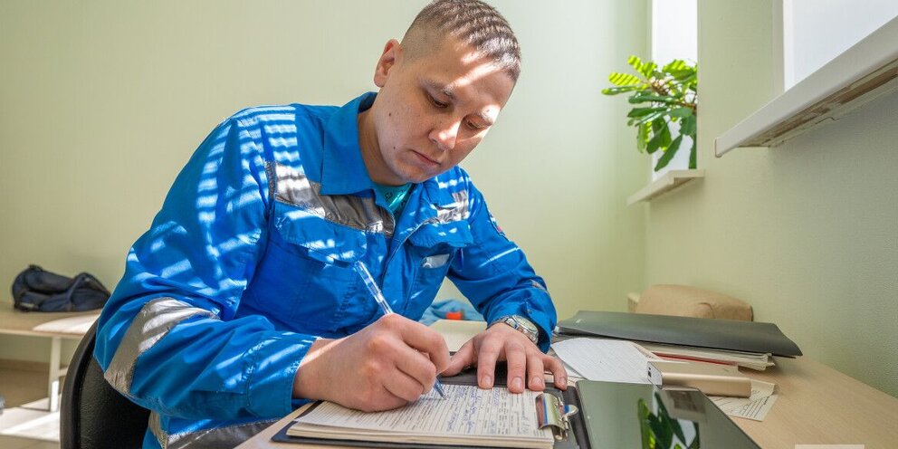 Медицинские специальности. О главного врача. Главный врач фото. Помощник фельдшера. #еду на вызов к пациенту.