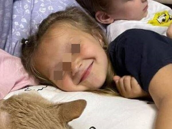 Тут вошла девушка лет осьмнадцати. Девушка лет осьмнадцати капитанская дочка. Девушка из сказки. Девушка и телевизор. Удовольствие от жизни.