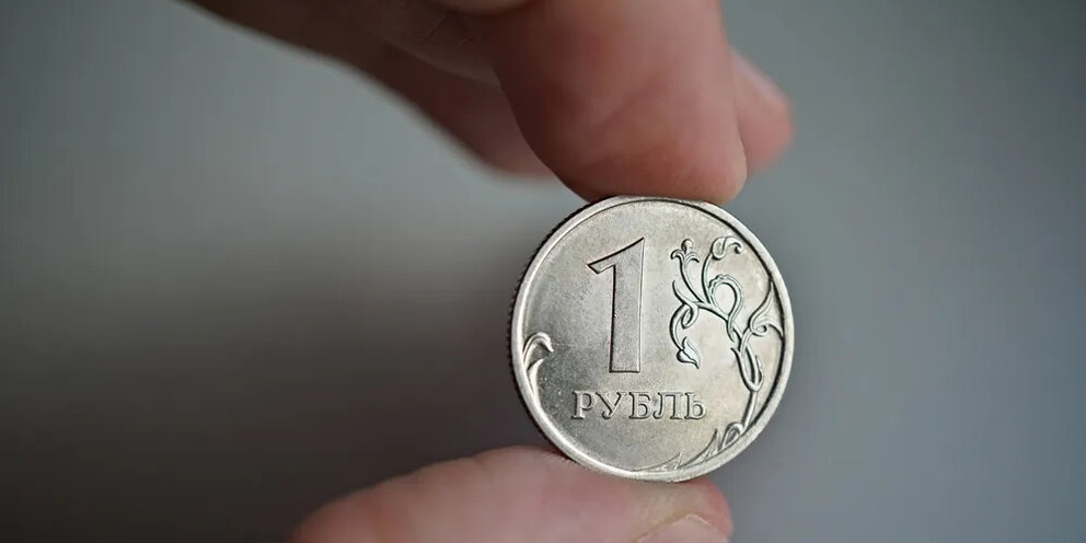 7 лет мальчик нашел монету. старинные монеты на раскопе. 2 копейки 1925 года. 7 лет мальчик нашел монету. 7 лет мальчик нашел монету.