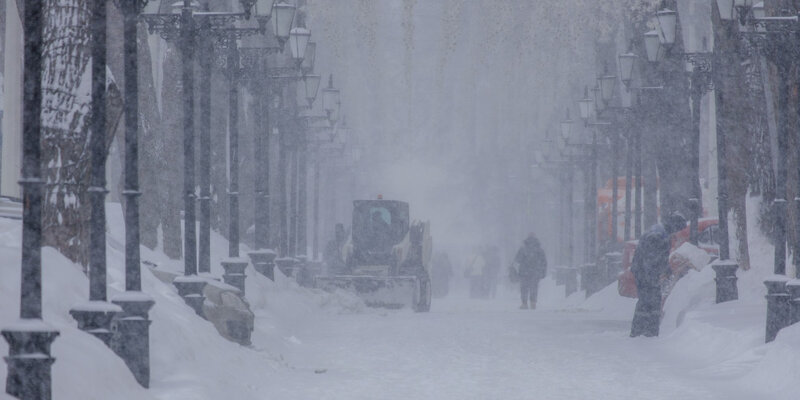 Группа уборщик производственных и служебных помещений. Мытье паркета. Уборка в доме. Домохозяйка убирается. Агрофирма нармонка лаишевский район.